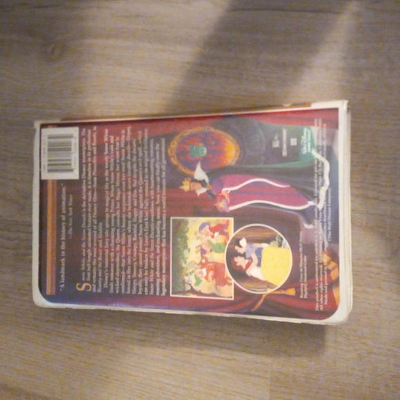 Disney VHS--- Snow White and the Seven Dwarfs - Picture 2 of 3